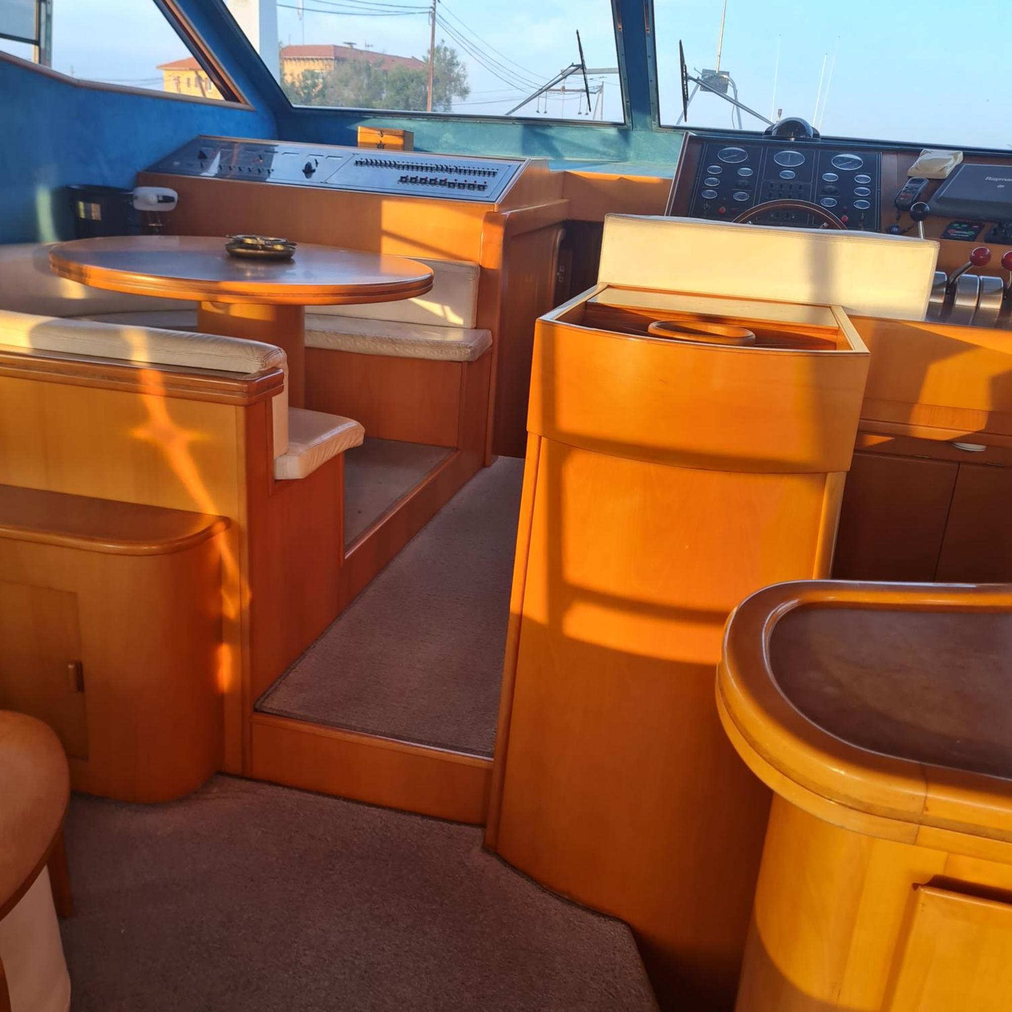 Nuit Insolite Bateau A Quai - Port Saint Louis Du Rhone エクステリア 写真
