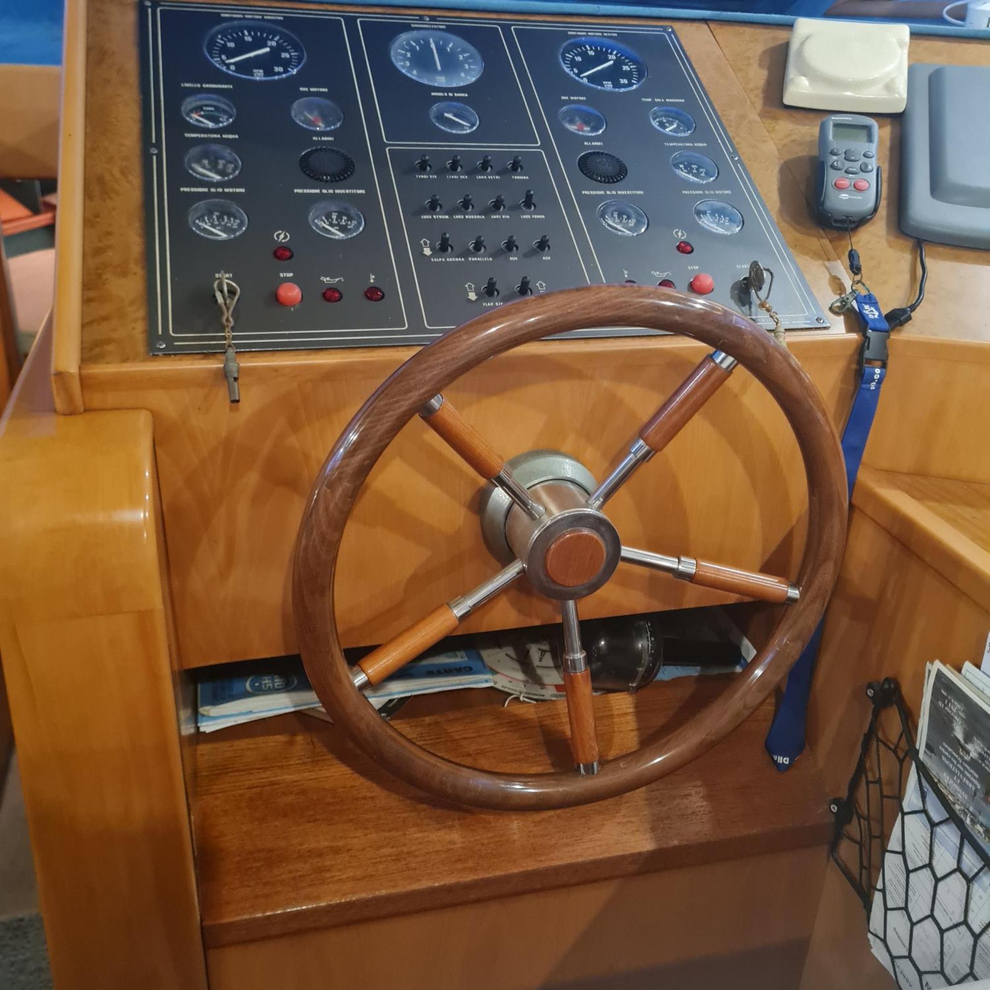 Nuit Insolite Bateau A Quai - Port Saint Louis Du Rhone エクステリア 写真